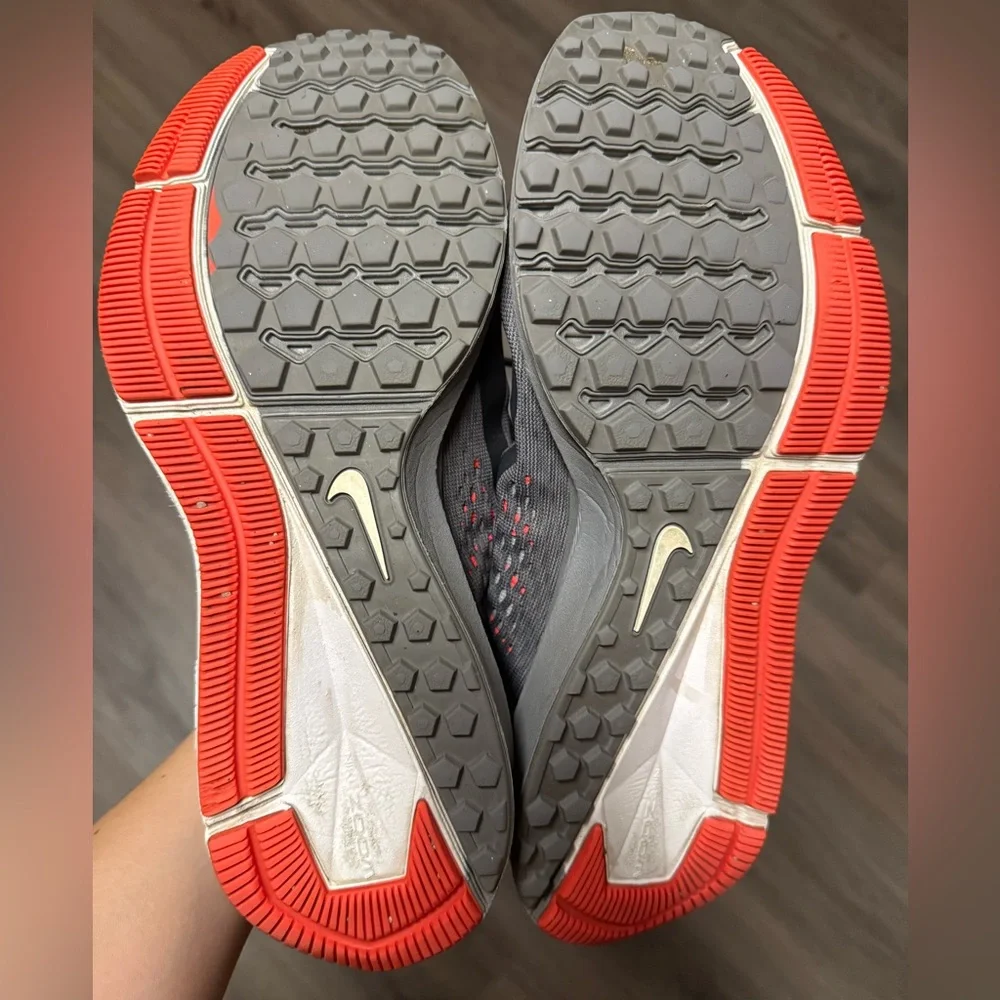 Nike Air Zoom Winflo 5 men's running shoes size 9.5 Athletic
